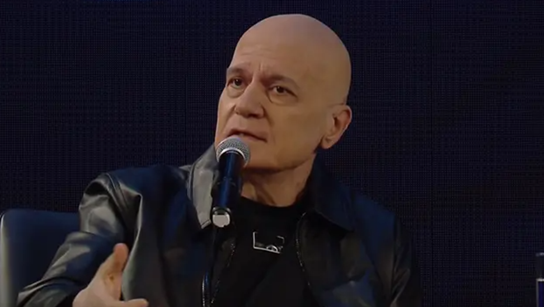 Слави Трифонов проговори след решението на Радев за референдума