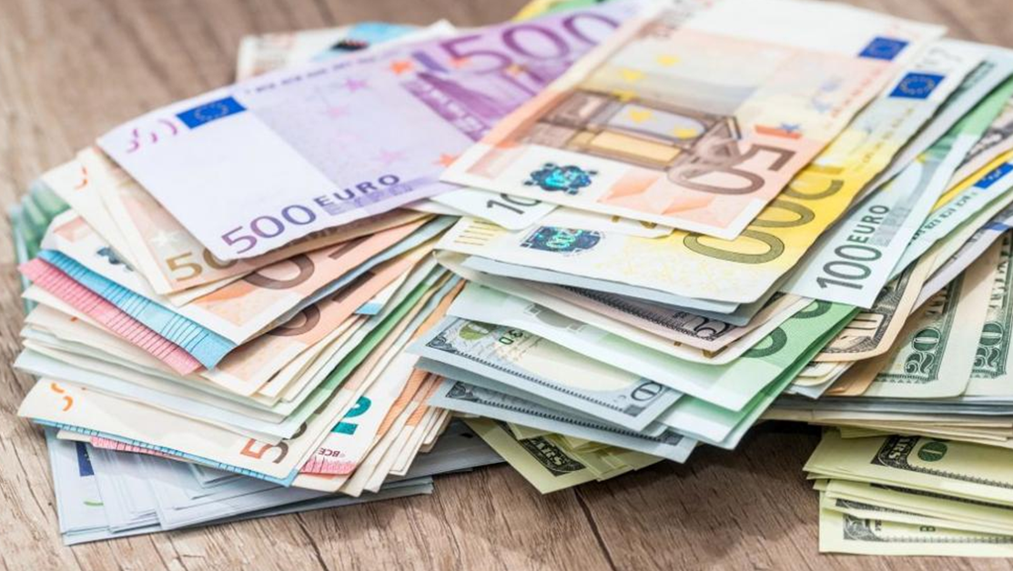 Мъж по погрешка изхвърли 20 000 евро в контейнер за електроника