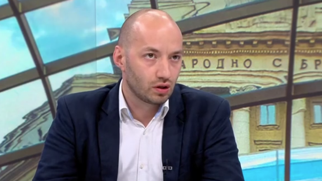 Политолог: С хода си Радев рискува да влезе в евроскептичното поле