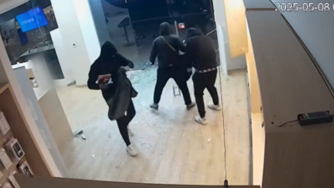 Маскирани мъже обраха магазин за телефони в София ВИДЕО
