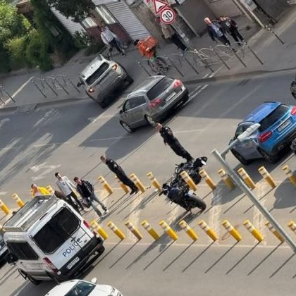 Инцидент с моторист е станал тази привечер в столицата съобщават