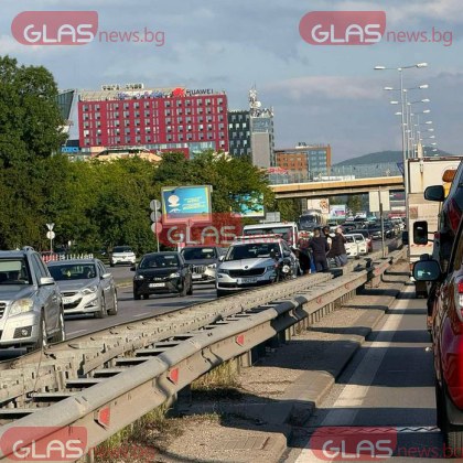 Движението по Цариградско шосе в София в района на моста