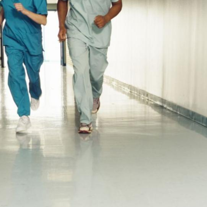 Медицинската сестра ще бъде защитена професия Това обяви в Русе министърът