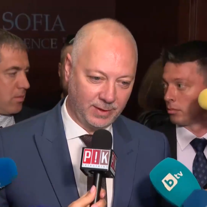 Президентът все още не е депозирал искането си за национален референдум