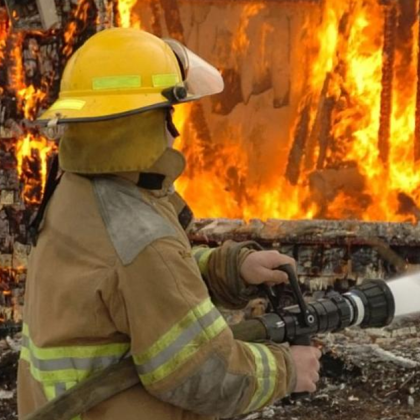 61 годишна жена загина при пожар в дома си в Бяла черква съобщиха от