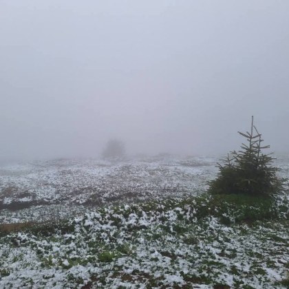 Внезапно застудяване донесе майски сняг по високите части на Родопите