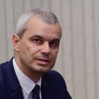 Възраждане поиска оставката на председателя на Народното събрание Наталия Киселова