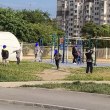 Варненска игра: деца размятат пътни знаци, никой не им прави забележка СНИМКА