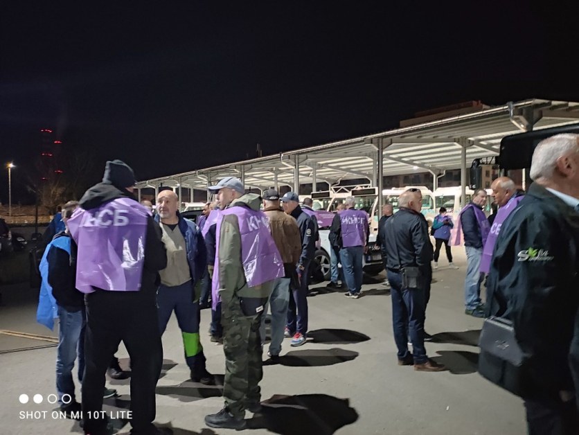 Блокада в София! Столичани останаха без наземен транспорт