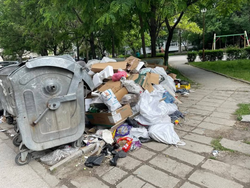 Купища боклуци край парк в Пловдив – двама отнесоха глоби СНИМКИ