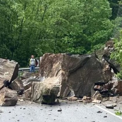 Пътят Пещера Батак е разчистен от падналите по рано през