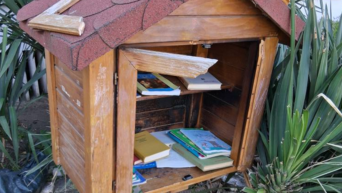 Поредна атака срещу къщичка за книги във Варна СНИМКИ