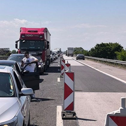 Огромна тапа се е образувала на АМ Тракия край Пловдив