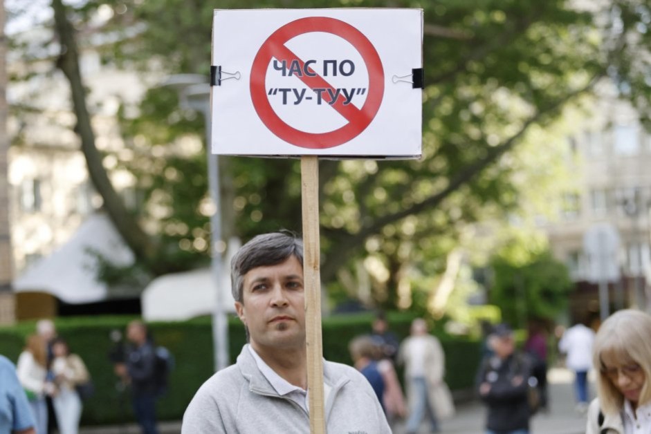 Пред МОН: Протест против часа по добродетели и религия
