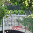 Полицията отцепва периметъра все по-близо до Тунела, тротинеткаджия проби кордона