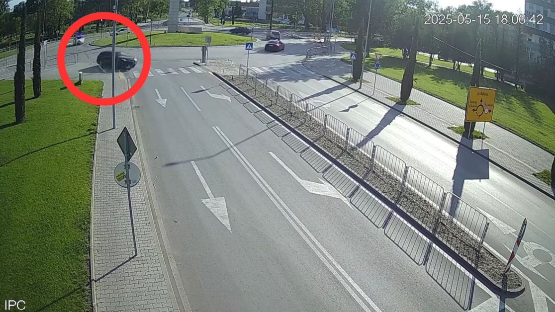 Гонен от полицията автомобил вилня из ямболските улици ВИДЕО