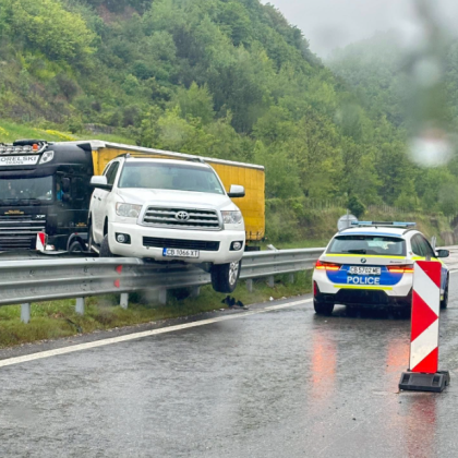 Катастрофа стана днес на автомагистрала Хемус Джип Тойота се е