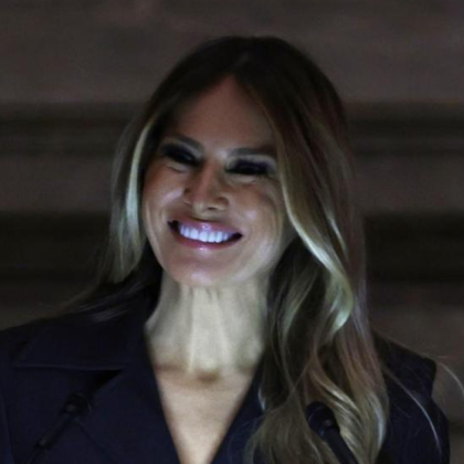 Първата статуя на Мелания Тръмп в родната ѝ Словения беше