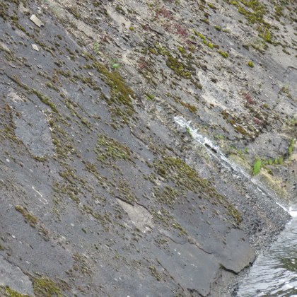 Дупка в стената на Панчаревското езеро притесни гражданин Той документира видяното