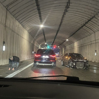 Катастрофа в първия тунел в посока Перник на излизане от