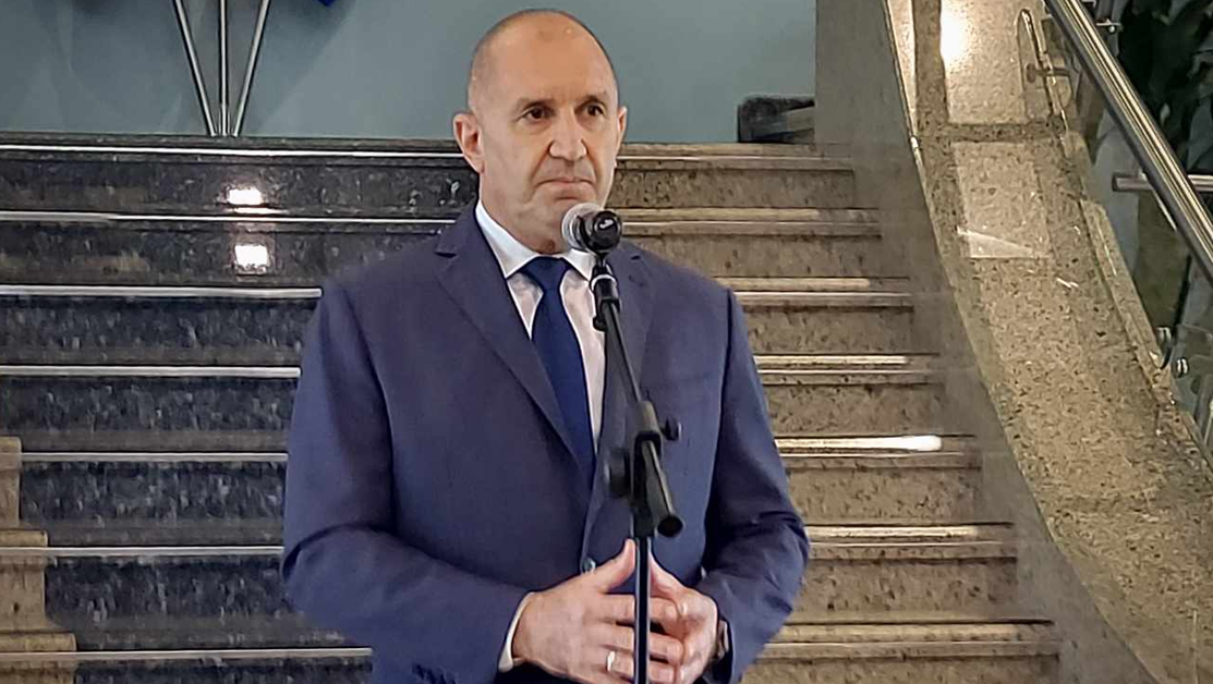 Радев сезира КС заради отказа на НС да разгледа референдума за еврото