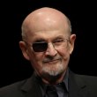 Ето колко ще лежи мъжът, опитал се да убие писателя Салман Рушди