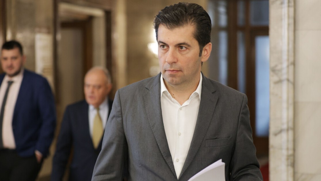 Кирил Петков вдига протест в подкрепа на Васил Терзиев