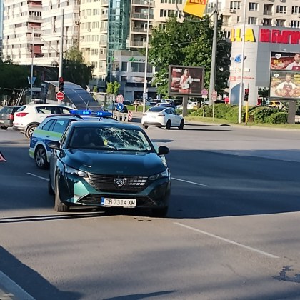 Катастрофа с колоездач е станала преди броени минути в София