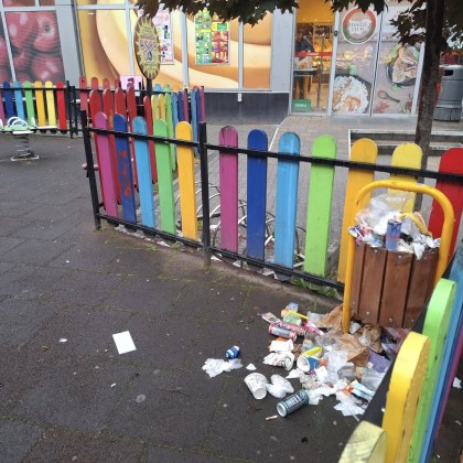 Снимка на детска площадка в пловдивския квартал Смирненски породи въпроси