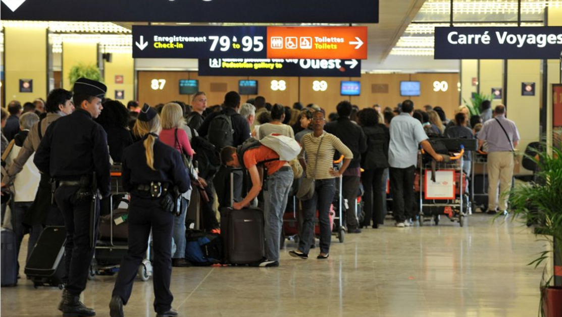 Авария на парижкото летище "Орли", анулираха близо 130 полета