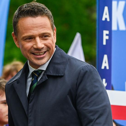 Kметът на Варшава центристът Рафал Тшасковски води на първия