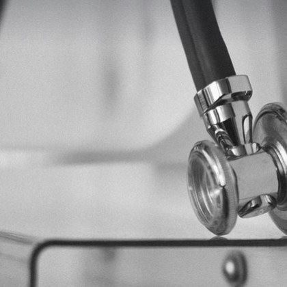 Системата се задъхва а търпението на медиците се изчерпва –