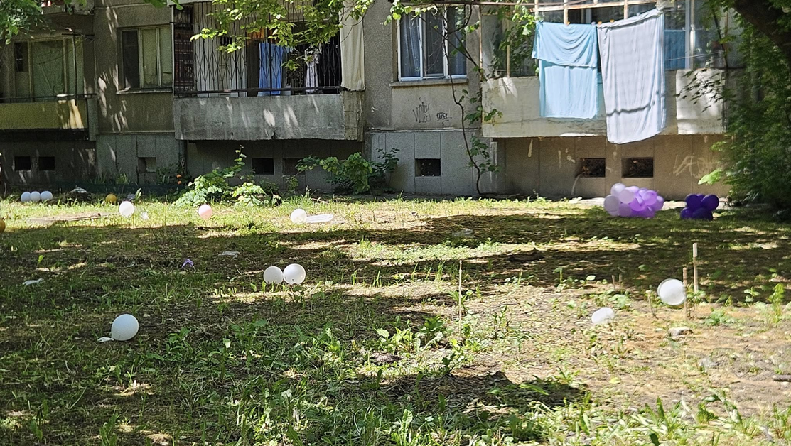 Веселие днес, боклук утре – балонената реалност СНИМКИ