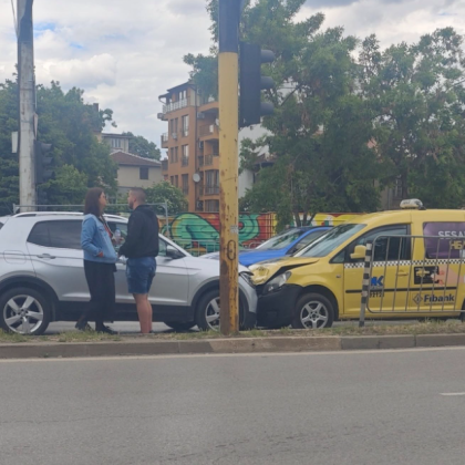 Катастрофа стана днес в София Два леки автомобила са се