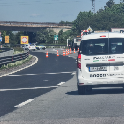 Отбиват камионите по автомагистрала Тракия при Вакарел в посока София