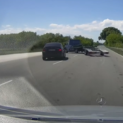 Инцидент между лек автомобил и автовоз е станал вчера на