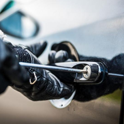 За броени часове служителите на реда в Карлово заловиха автор