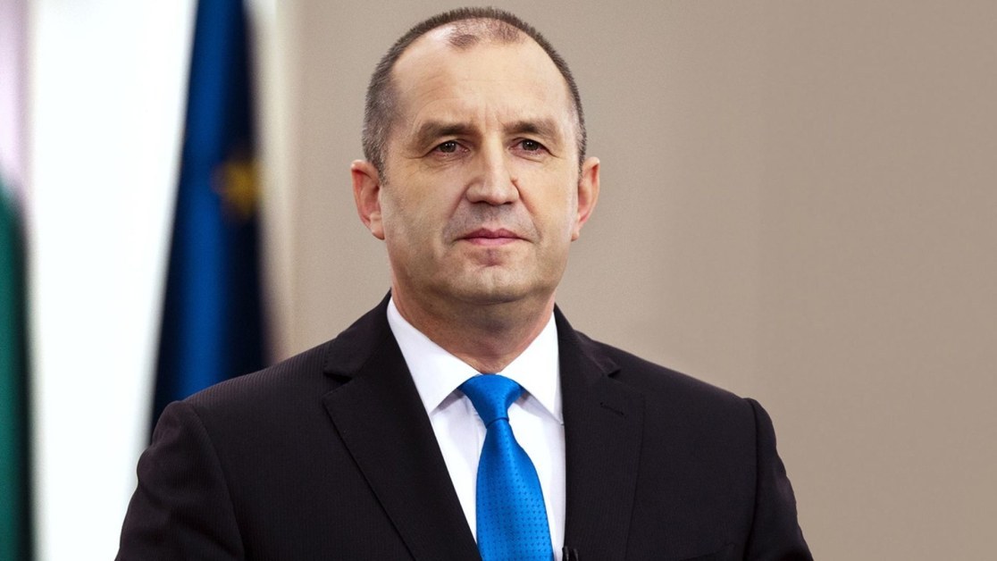Радев покани новоизбрания президент на Румъния в България