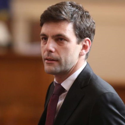 Евродепутатът от Обнови Европа Никола Минчев заяви че сам ще