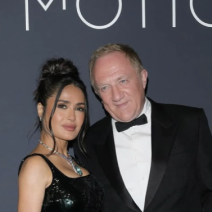 Мексиканско американската актриса Салма Хайек се появи на филмовия фестивал в Кан със