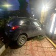 Каскада! Кола се заби във витрина в София СНИМКА
