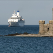 Малък замък в морето спасява животи. Кой е и къде се намира?