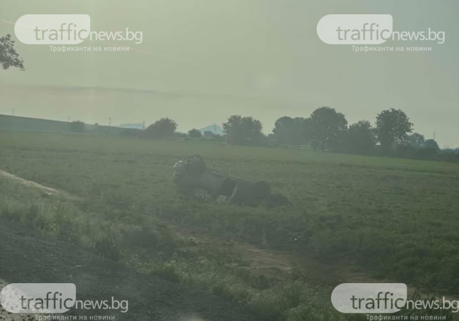 Кола се обърна по таван край Пловдив СНИМКА