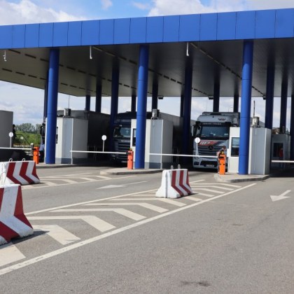 Недекларирани 14 552 кг сребърни бижута маркови дрехи парфюми чанти цигари