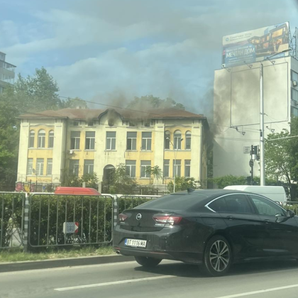 Пожар избухна в сградата на бившия дом за деца лишени