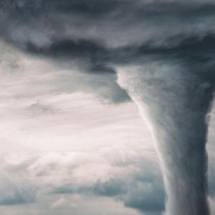 Предупреждения за торнадо проливни дъждове бури и градушки във Великобритания Експерти