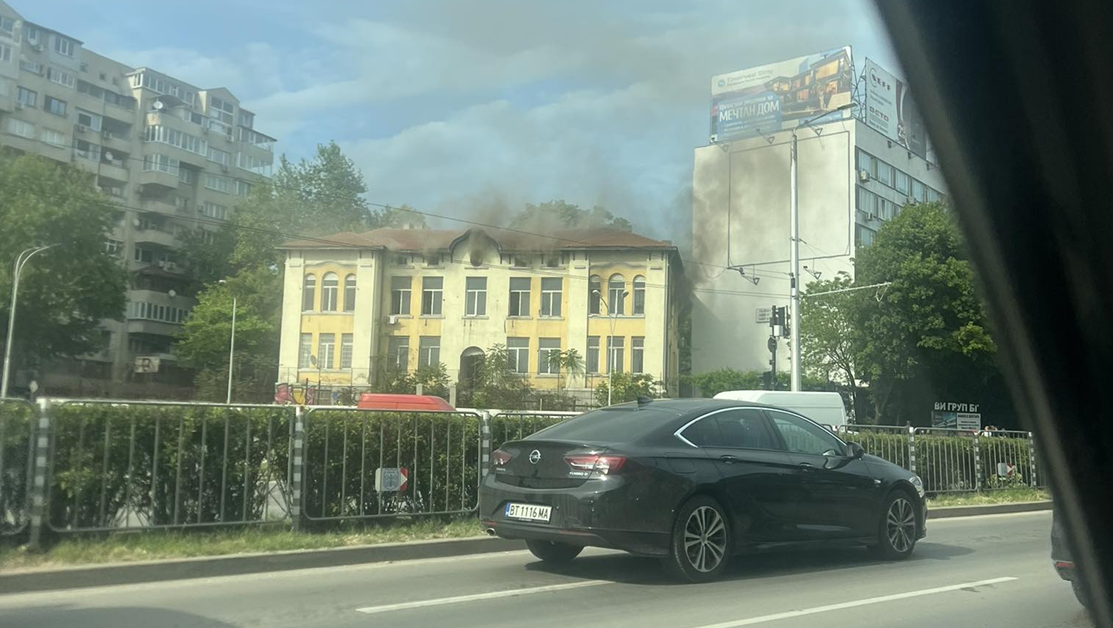 Пожар избухна в бившия дом за сираци 