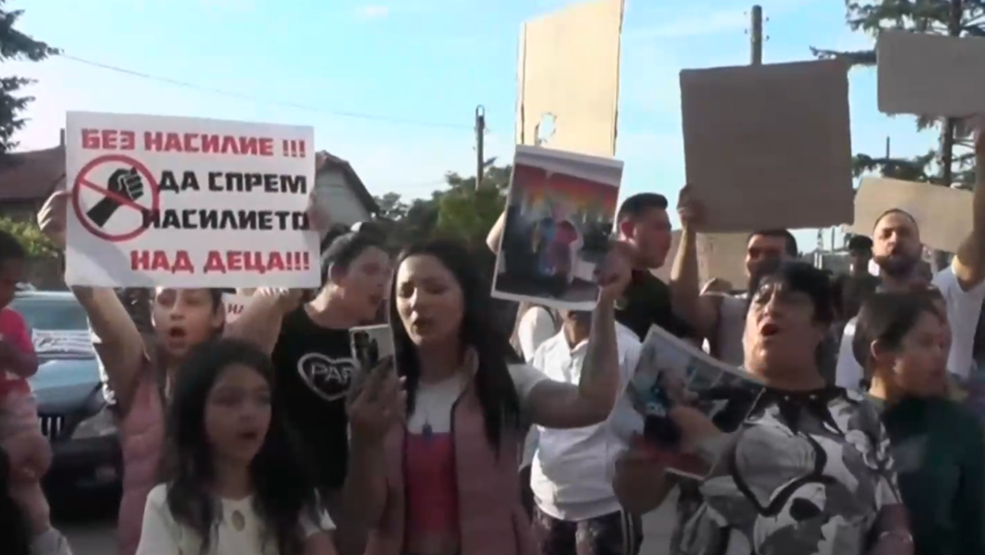 Роднини и близки на битите в Бяла Слатина момчета излязоха на протест