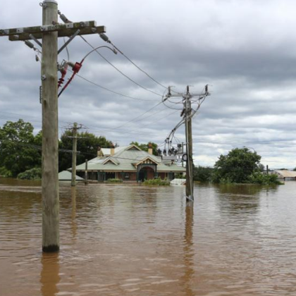 Един човек загина при наводнение а трима са в неизвестност