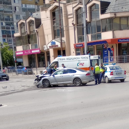 Поредна катастрофа стана днес в София Два леки автомобил са